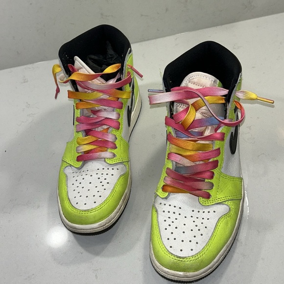 Air Jordan’s 1 high top lime green - Picture 2 of 6
